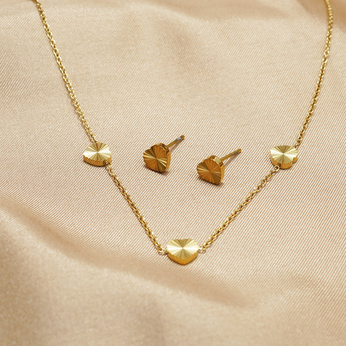 Lxalry – 18K Gold Plated Heart Necklace & Earrings Set
