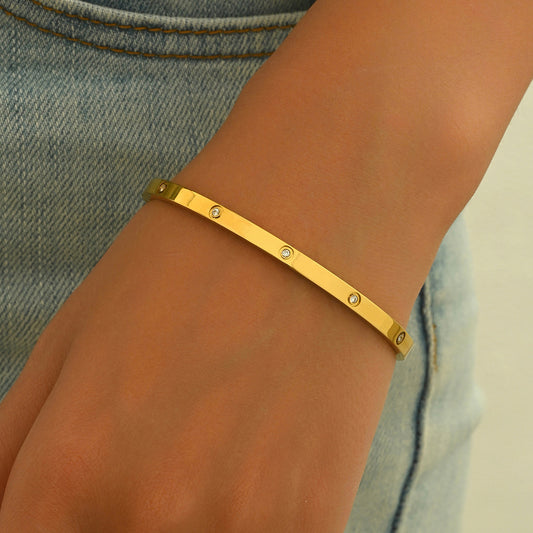 18K Gold Plated Minimalist Bracelet – Hypoallergenic, Tarnish-Free, Everyday Luxury Gift