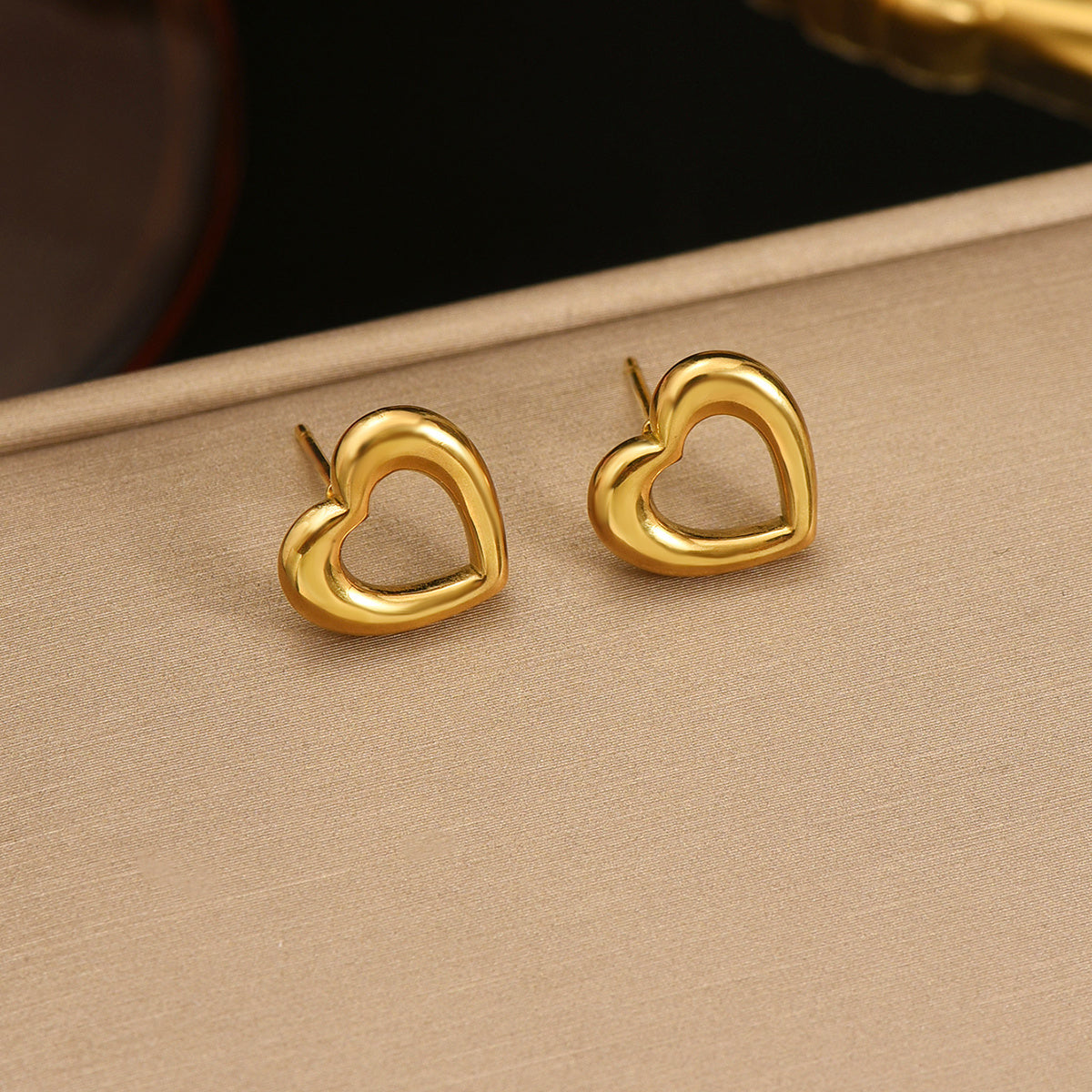 Lxalry – 18K Gold Plated Heart Earrings
