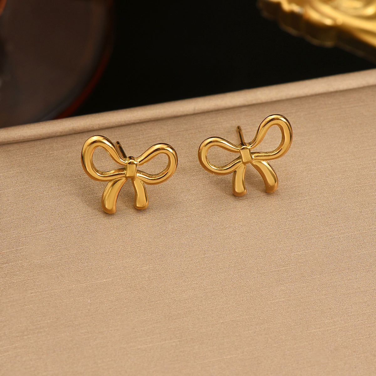 Lxalry – 18K Gold Plated Bow Earrings