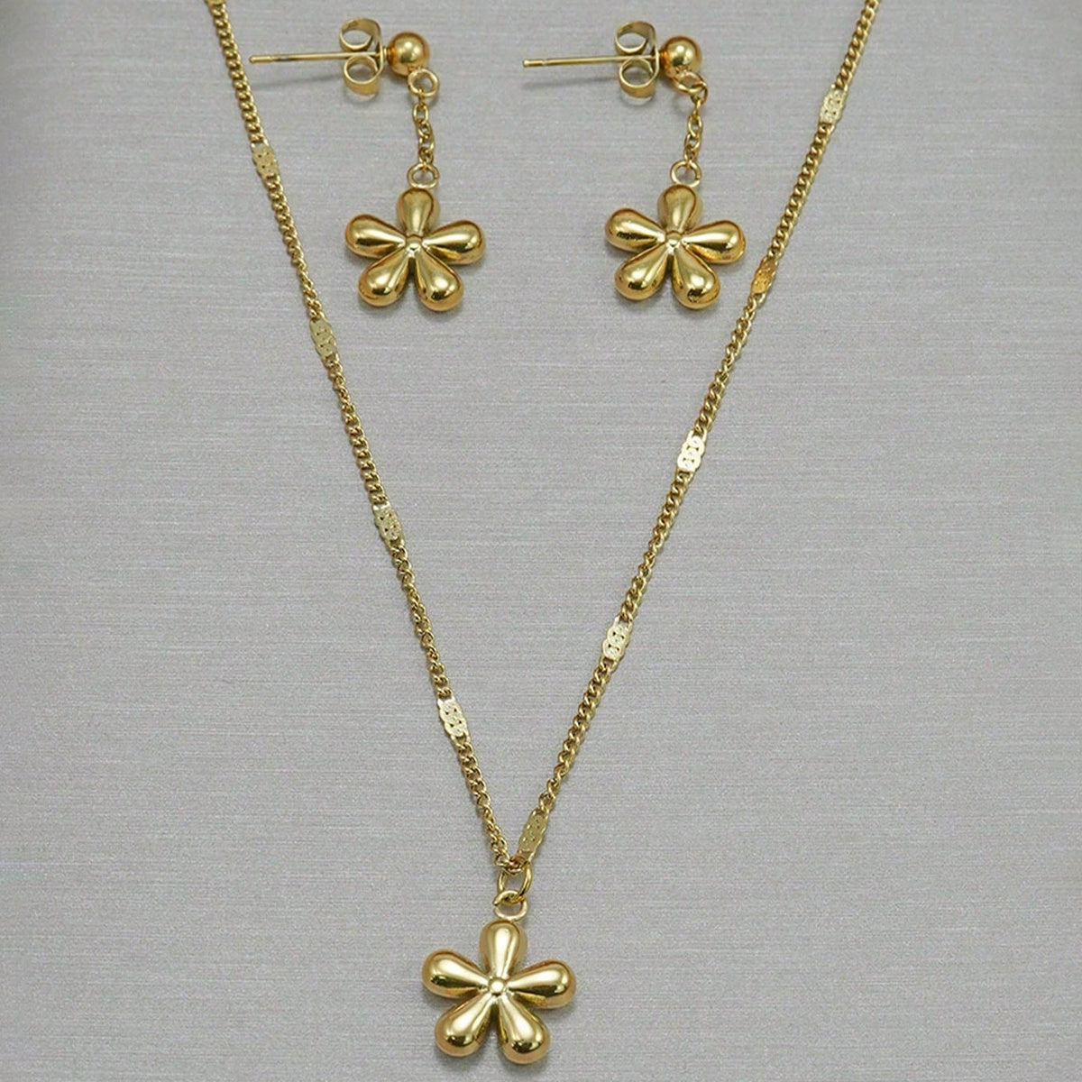 18K Gold Plated Flower Necklace & Earrings Set