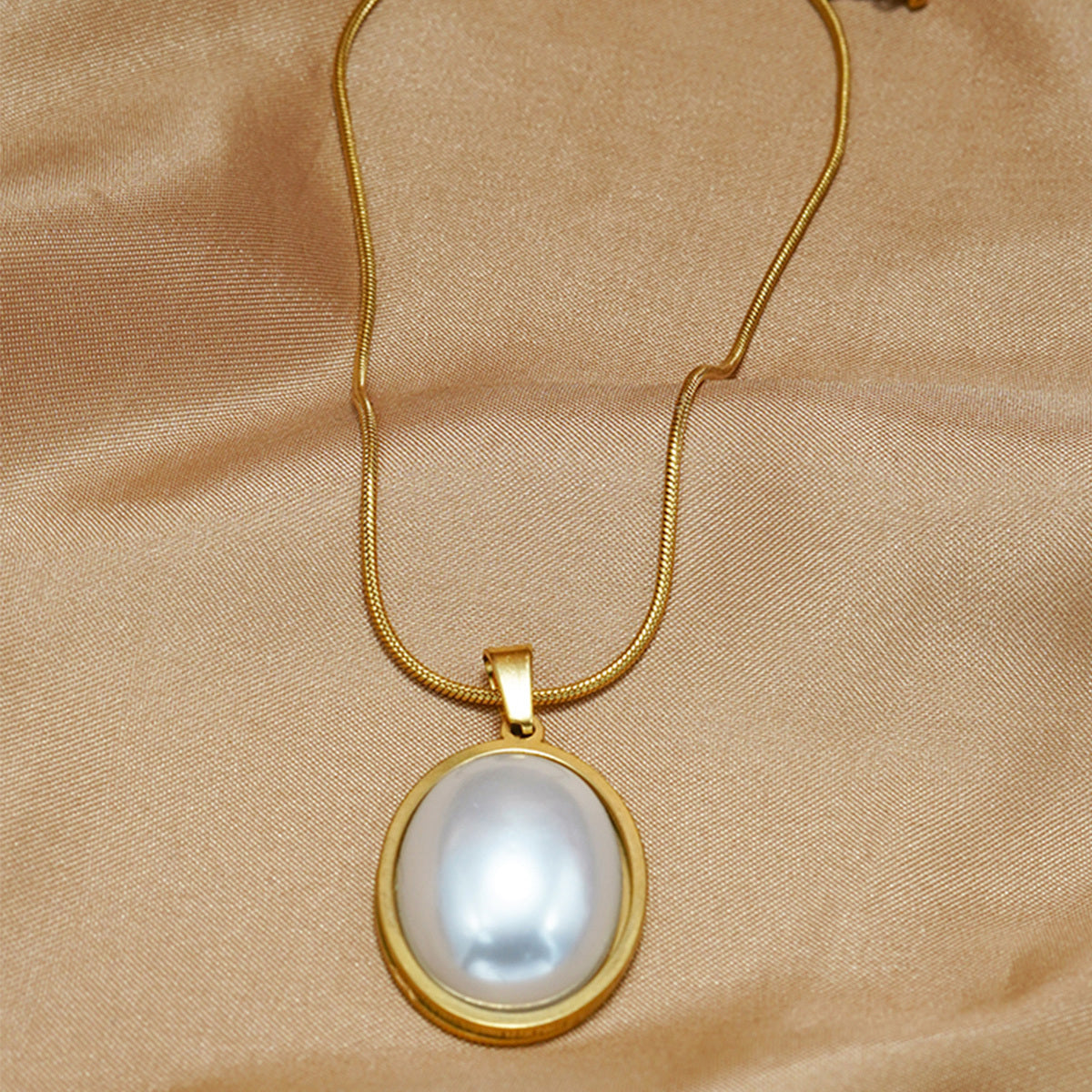 Lxalry – Golden Oval Necklace & Ring Set